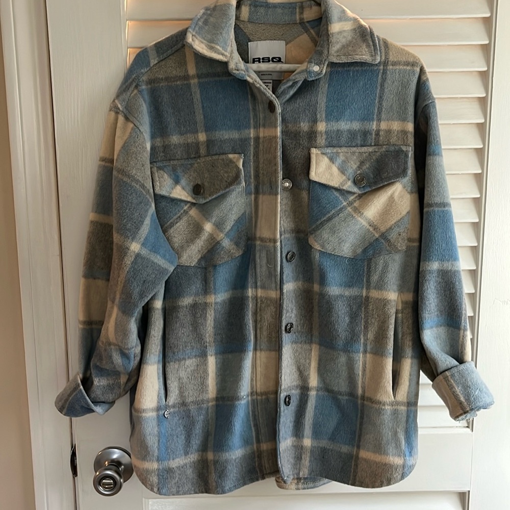 Tilly’s RSQ light blue and gray shacket XS